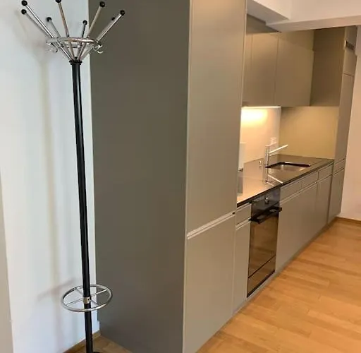 And Big 1br Flat In The Center - West 5 *