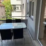 And Big 1br Flat In The Center - West 5 *